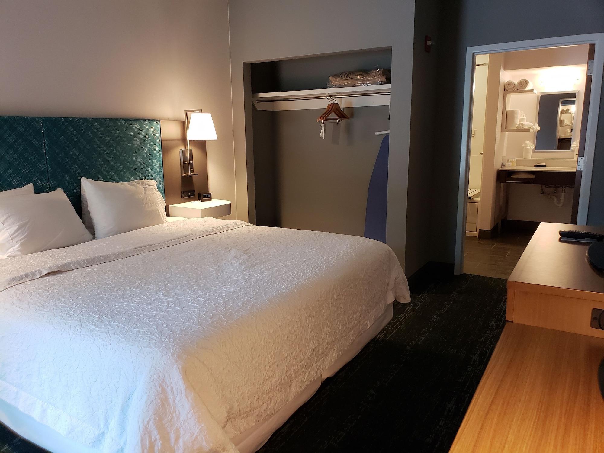 Hampton Inn & Suites Newtown Yardley Eksteriør billede