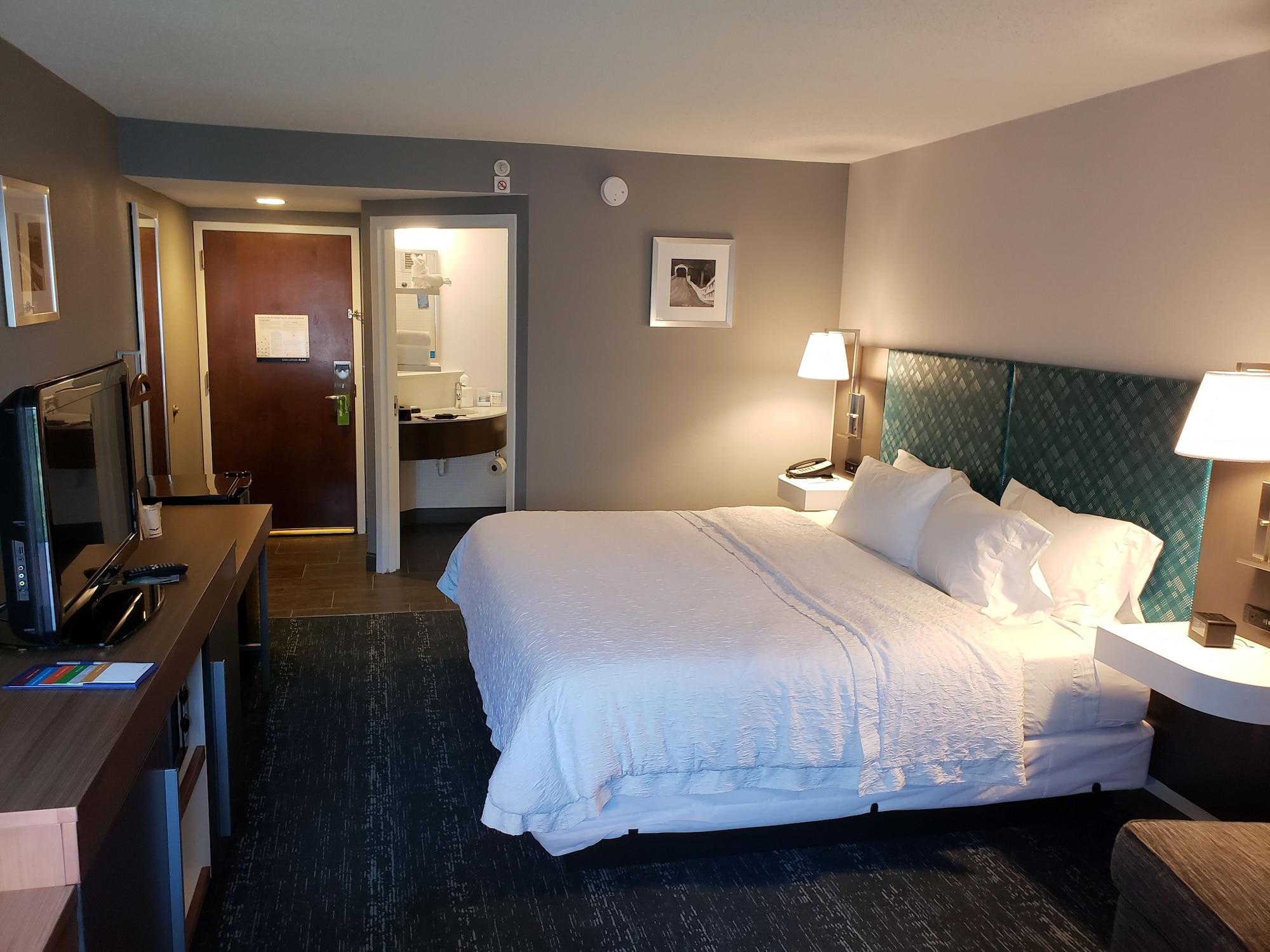 Hampton Inn & Suites Newtown Yardley Eksteriør billede