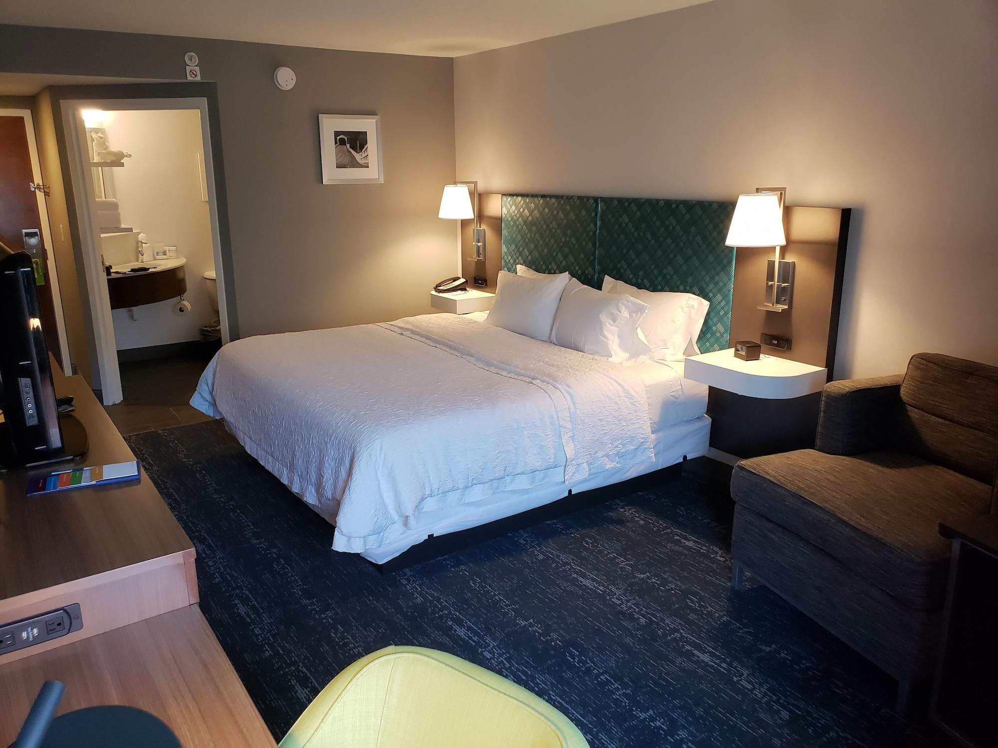 Hampton Inn & Suites Newtown Yardley Eksteriør billede