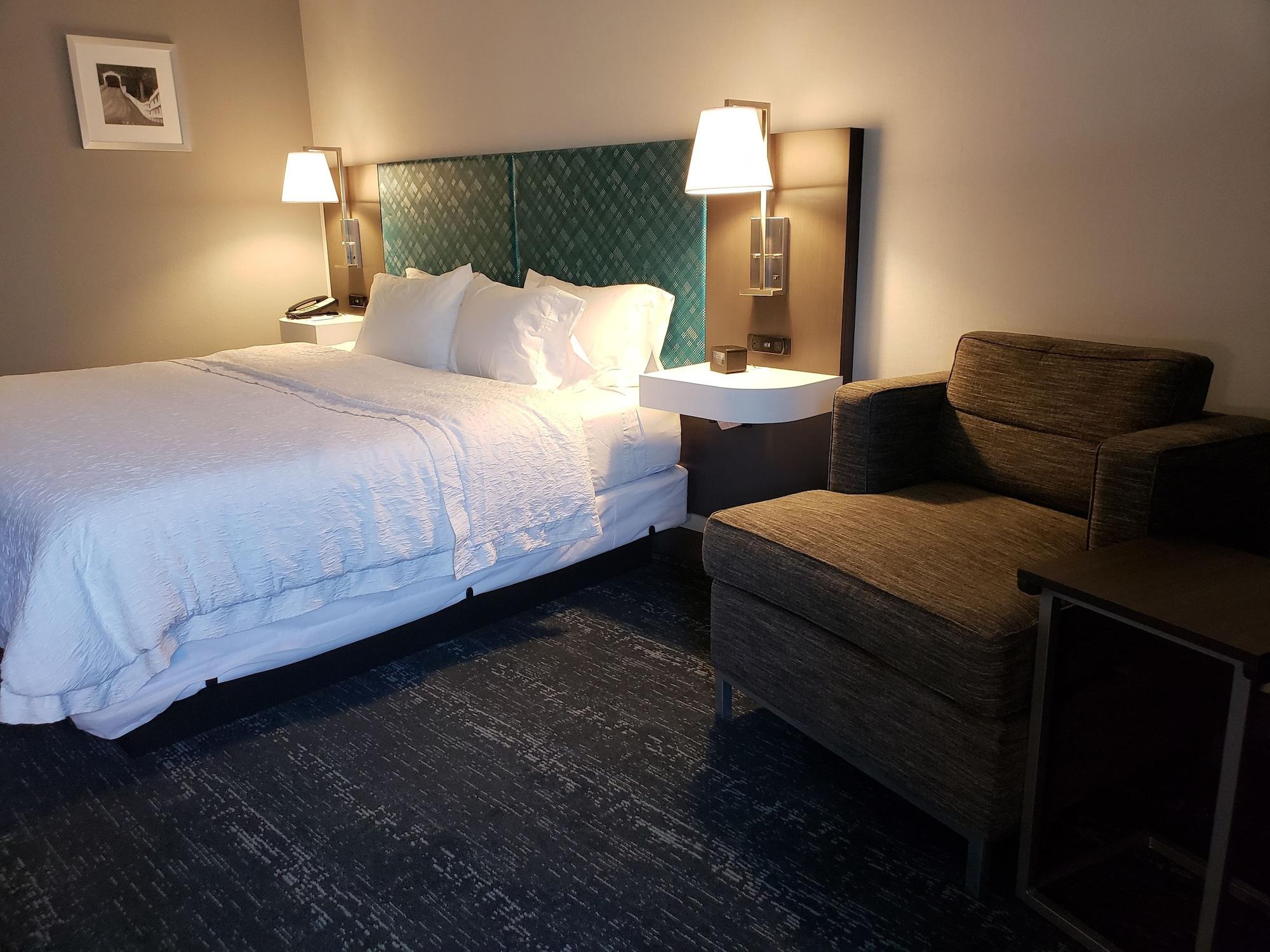 Hampton Inn & Suites Newtown Yardley Eksteriør billede