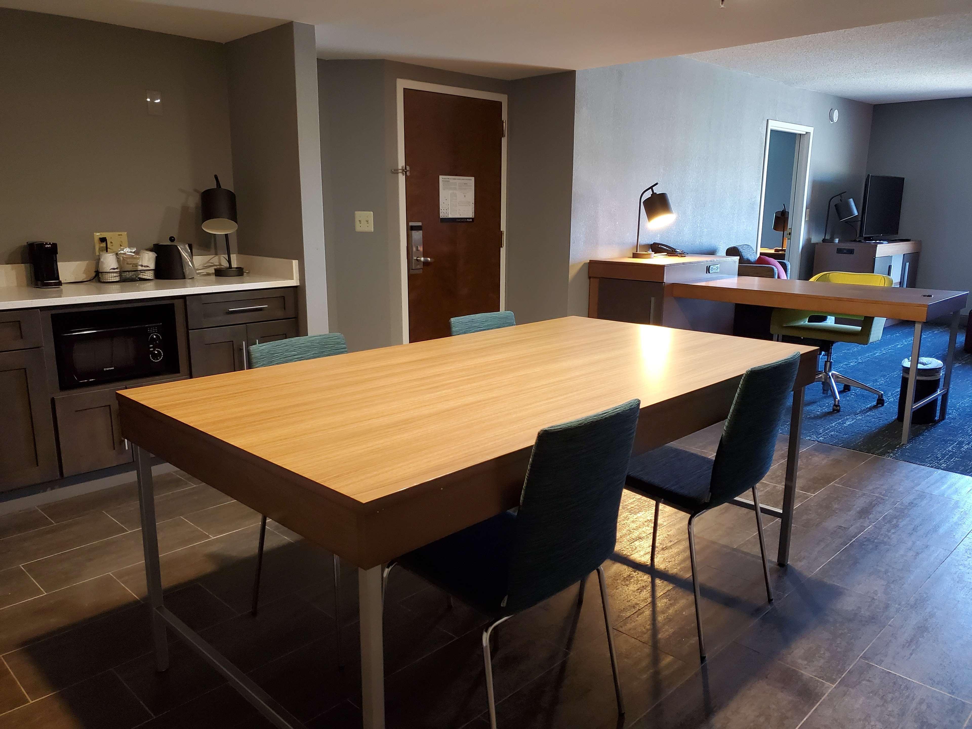 Hampton Inn & Suites Newtown Yardley Eksteriør billede