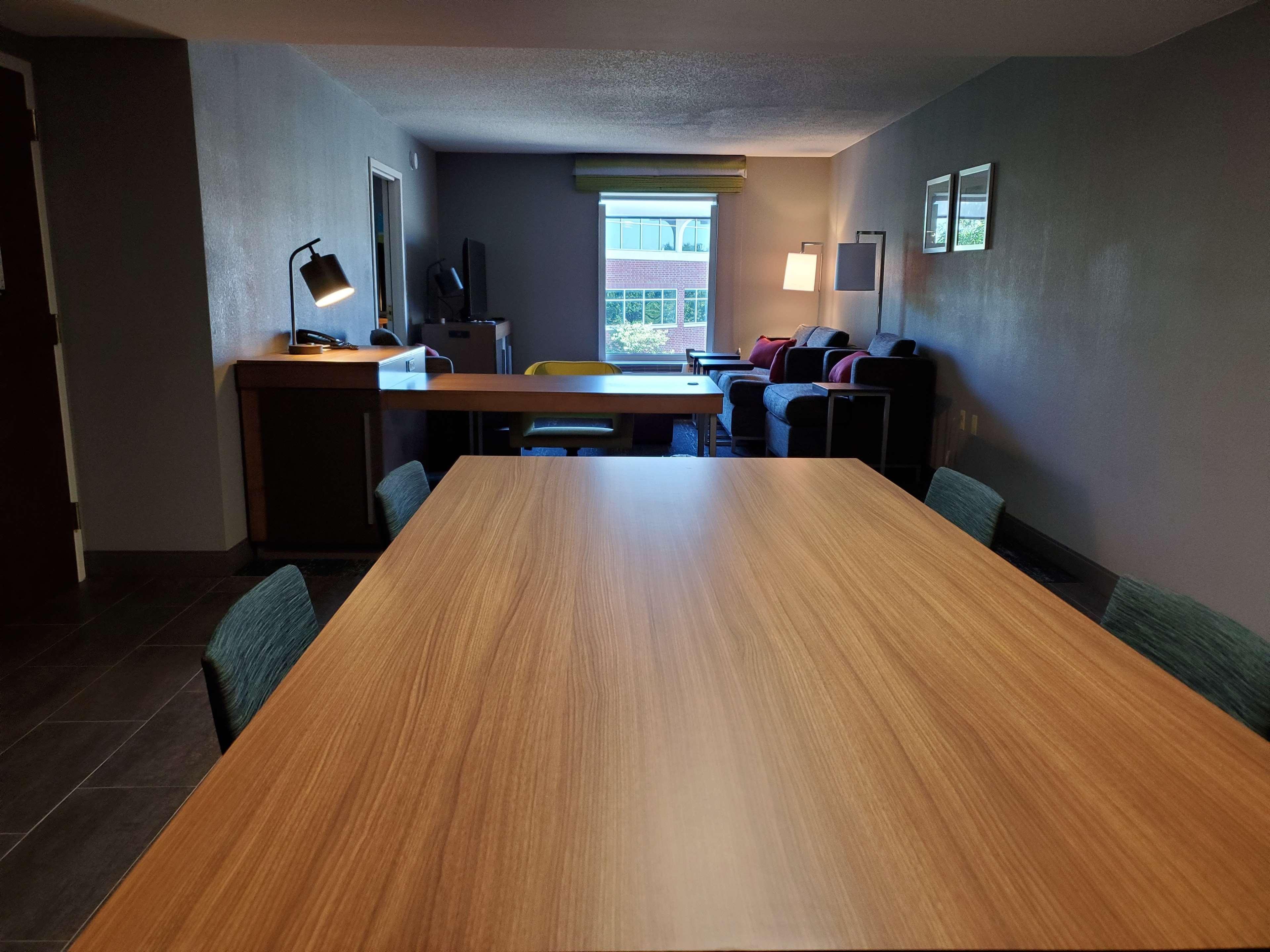 Hampton Inn & Suites Newtown Yardley Eksteriør billede