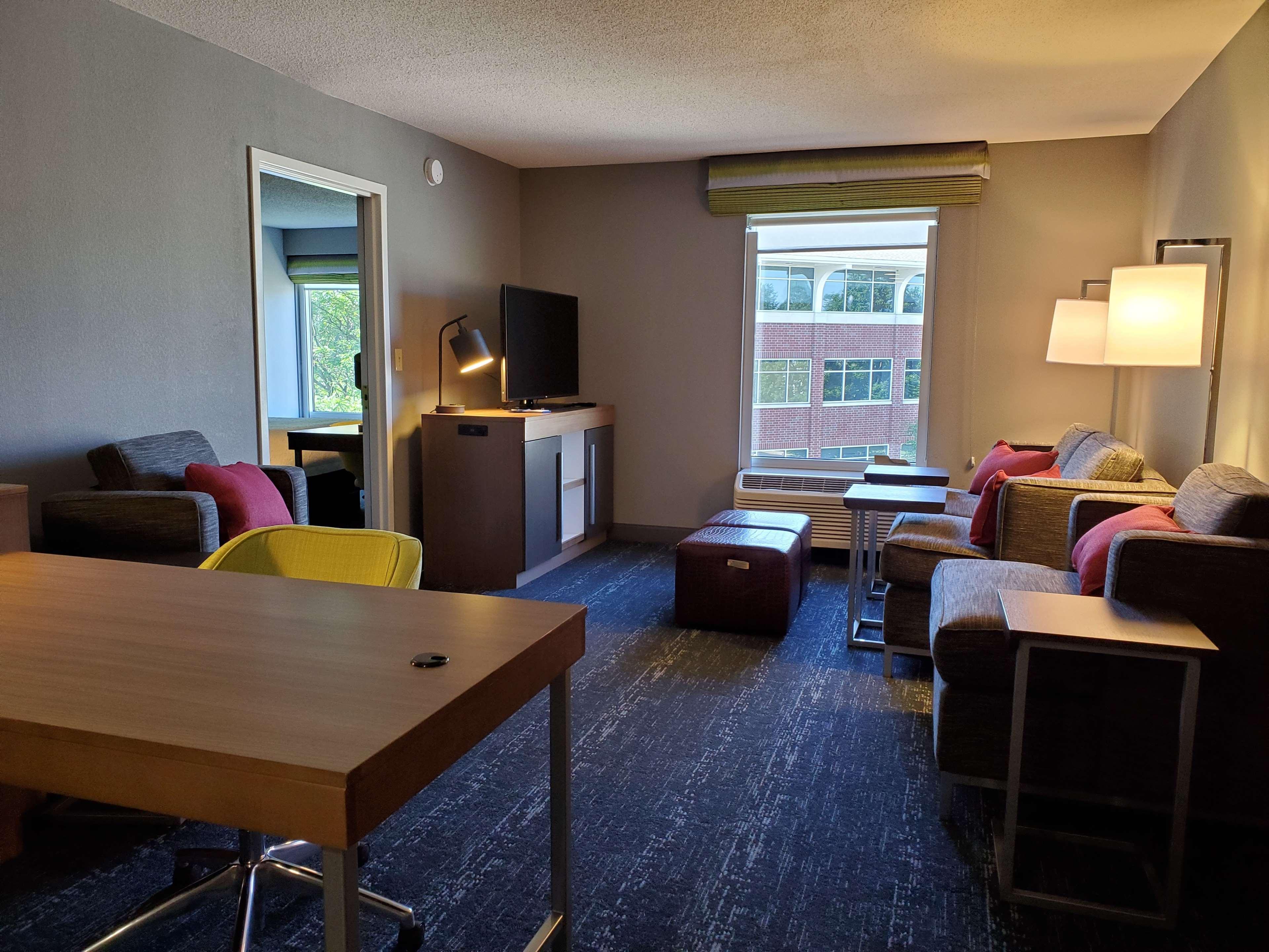 Hampton Inn & Suites Newtown Yardley Eksteriør billede
