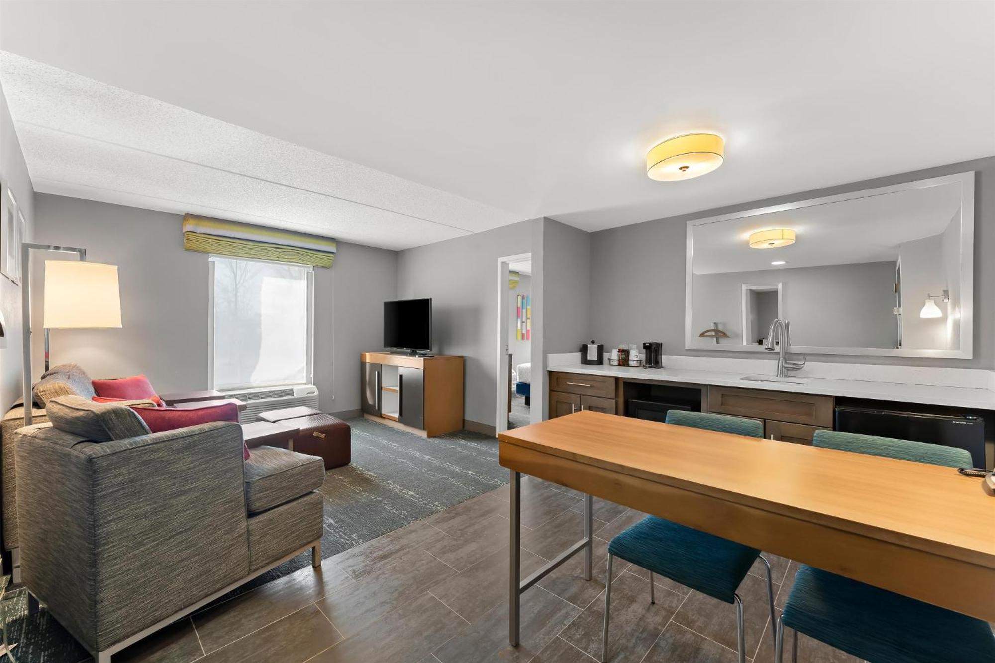 Hampton Inn & Suites Newtown Yardley Eksteriør billede
