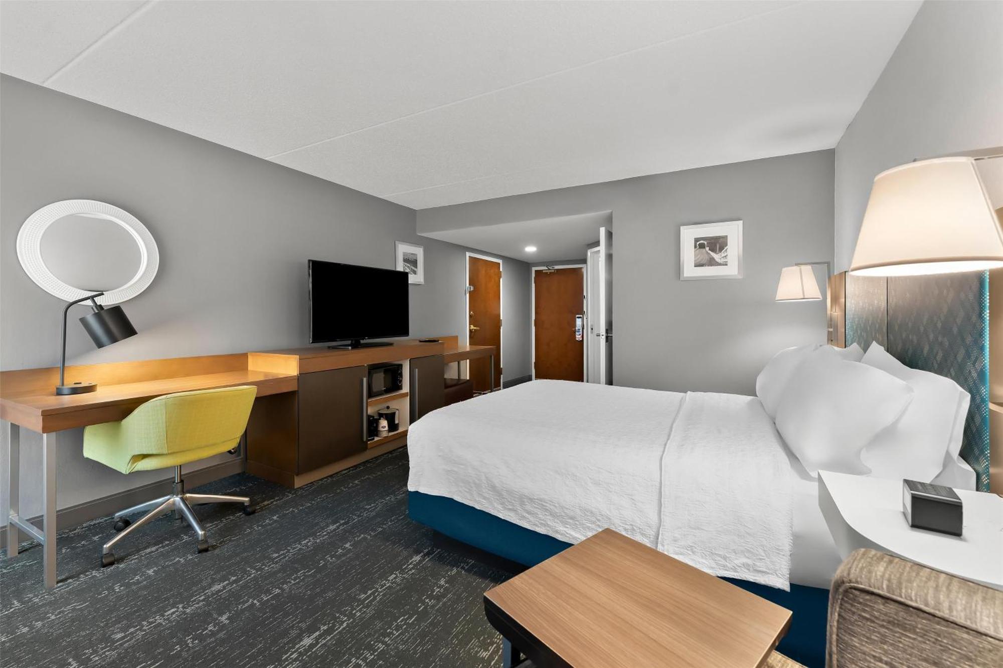 Hampton Inn & Suites Newtown Yardley Eksteriør billede