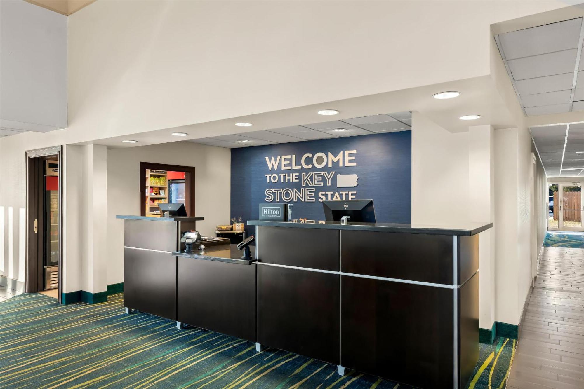 Hampton Inn & Suites Newtown Yardley Eksteriør billede