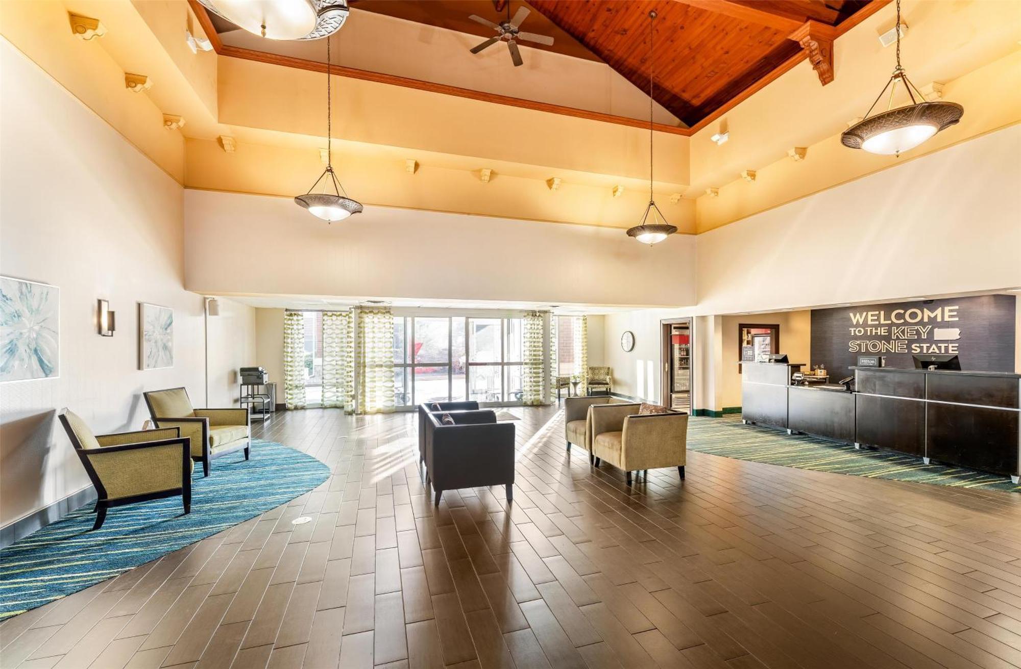 Hampton Inn & Suites Newtown Yardley Eksteriør billede